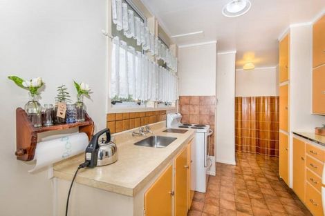 Photo of property in 98 Taikata Road, Te Atatu Peninsula, Auckland, 0610