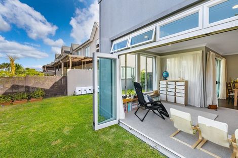 Photo of property in 7n Clearwater Cove, West Harbour, Auckland, 0618