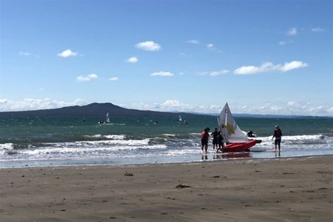 Photo of property in 1/54 Knights Road, Rothesay Bay, Auckland, 0630