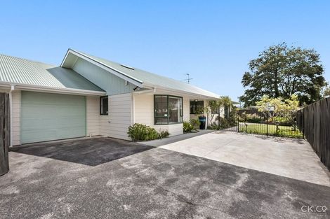 Photo of property in 2/118 Whites Line East, Waiwhetu, Lower Hutt, 5010