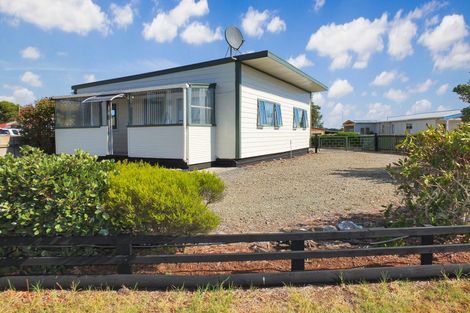 Photo of property in 10 Hennessy Street West, Foxton Beach, Foxton, 4815