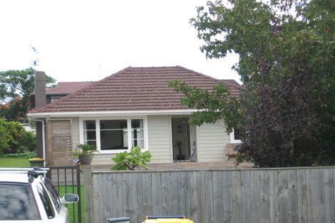 Photo of property in 4 Duncan Avenue, Te Atatu South, Auckland, 0610