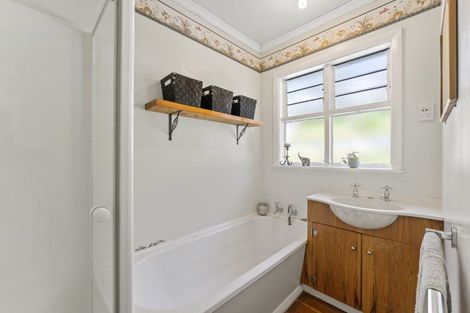 Photo of property in 61 Tiromoana Road, Raumati South, Paraparaumu, 5032