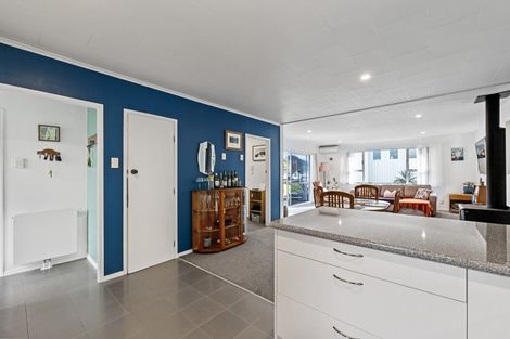 Photo of property in 21 Ambury Place, Merrilands, New Plymouth, 4312