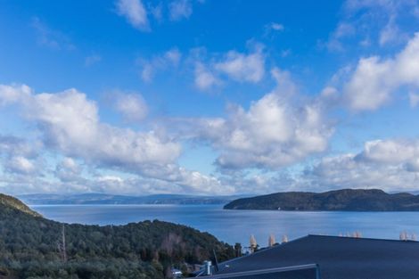 Photo of property in 1 Peregrine Place, Kinloch, Taupo, 3377