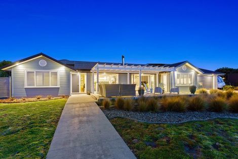 Photo of property in 6 Arapipi Way, Peka Peka, Waikanae, 5391