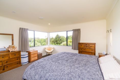 Photo of property in 15 Greenwood Place, Fitzherbert, Palmerston North, 4410