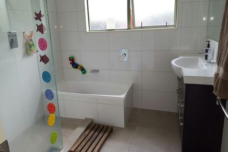 Photo of property in 2/224 Forrest Hill Road, Forrest Hill, Auckland, 0620