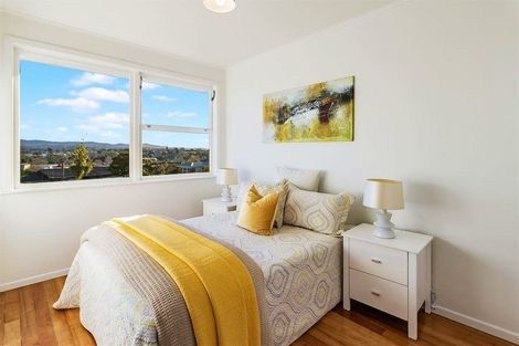 Photo of property in 32 Kirrie Avenue, Te Atatu South, Auckland, 0610