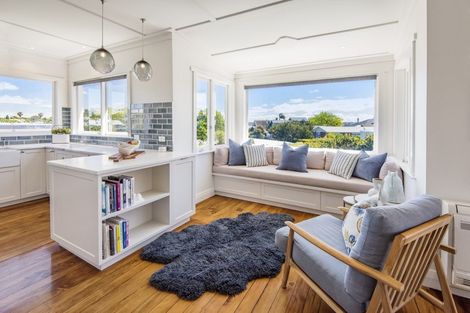 Photo of property in 111 Vauxhall Road, Narrow Neck, Auckland, 0624