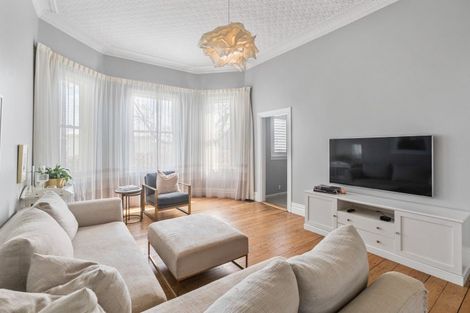 Photo of property in 37 Mozeley Avenue, Devonport, Auckland, 0624