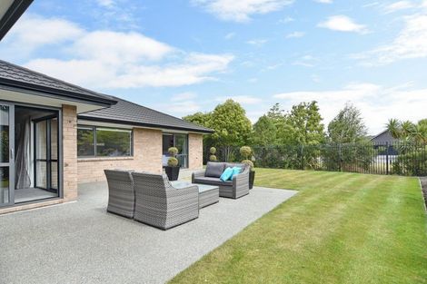 Photo of property in 3 Orewa Close, Parklands, Christchurch, 8083