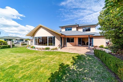 Photo of property in 2 Belgrove Drive, Waipukurau, 4200