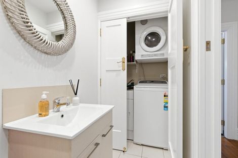 Photo of property in 15 Lucknow Terrace, Khandallah, Wellington, 6035