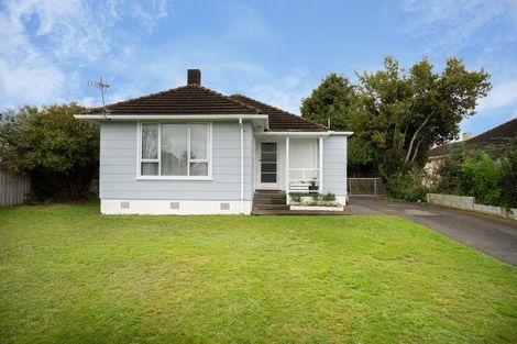 Photo of property in 12 Montrose Place, Takaro, Palmerston North, 4412