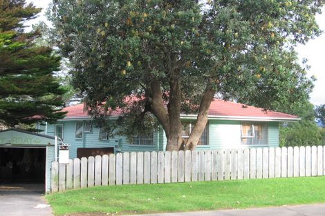 Photo of property in 12 Sunline Avenue, Massey, Auckland, 0614
