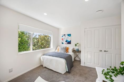 Photo of property in 2/63 Pupuke Road, Birkenhead, Auckland, 0627