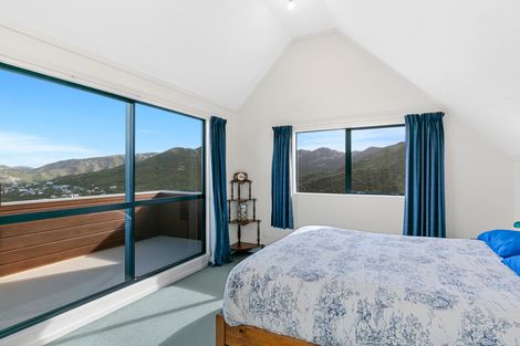 Photo of property in 9 Kapil Grove, Khandallah, Wellington, 6035