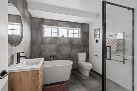 Photo of property in 40 Walton Street, Red Beach, 0932