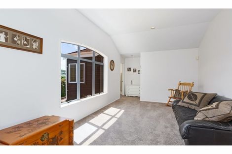 Photo of property in 15 George Gee Drive, Korokoro, Lower Hutt, 5012
