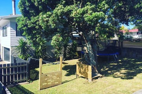 Photo of property in 2/13 Gibraltar Street, Howick, Auckland, 2014