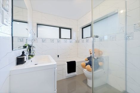 Photo of property in 12 San Casello Rise, Henderson, Auckland, 0612