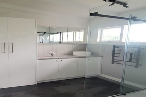 Photo of property in 153 Howard Road, Orere Point, Papakura, 2585