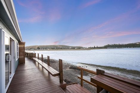 Photo of property in 14a Trevor Terrace, Paremata, Porirua, 5024