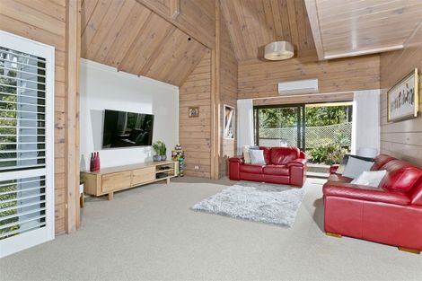 Photo of property in 2/10 Braemar Road, Castor Bay, Auckland, 0620