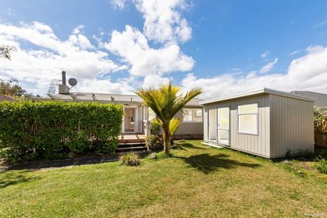 Photo of property in 24 La Rosa Street, Green Bay, Auckland, 0604