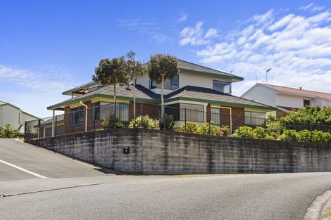 Photo of property in 9 Sandel Rise, Merrilands, New Plymouth, 4312