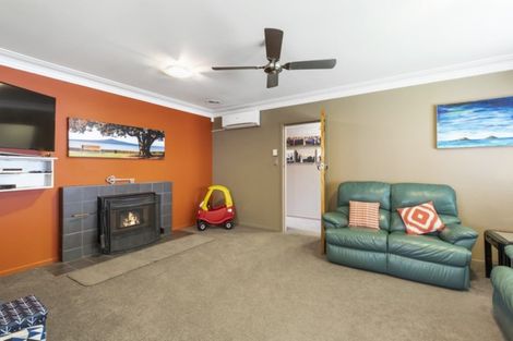 Photo of property in 2 Lynmore Drive, Hillpark, Auckland, 2102