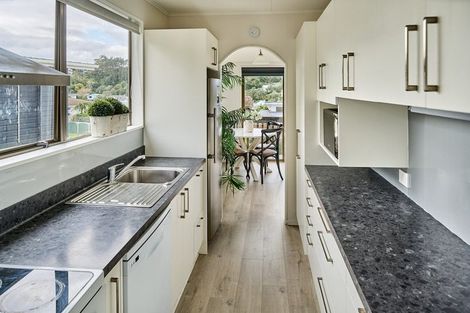 Photo of property in 27 Old Coach Road, Johnsonville, Wellington, 6037