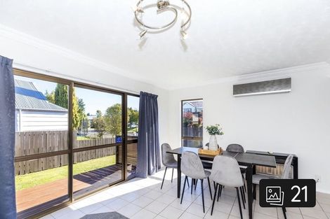 Photo of property in 33 Gilbass Avenue, Hamilton Lake, Hamilton, 3204