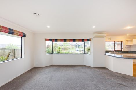 Photo of property in 31 Johnstone Drive, Fitzherbert, Palmerston North, 4410