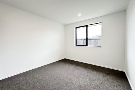 Photo of property in 33 Akoranga Place, Hornby, Christchurch, 8042