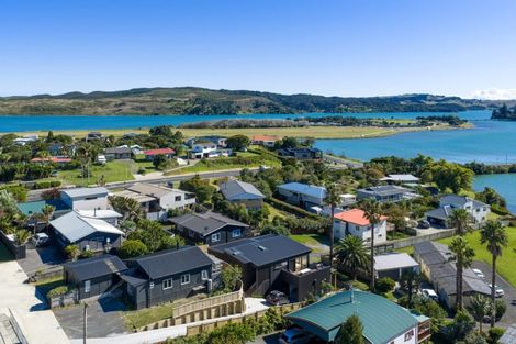 Photo of property in 6 Opotoru Road, Raglan, 3225