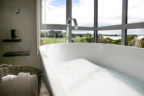 Photo of property in 12 Portofino Point, Karaka, Papakura, 2113