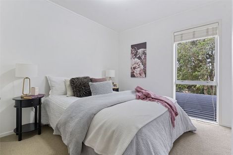 Photo of property in 10 Sanctuary Point, Sunnyhills, Auckland, 2010