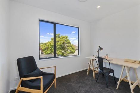 Photo of property in 21 Aikmans Road, Merivale, Christchurch, 8014