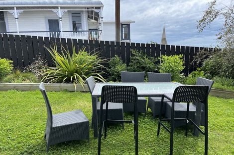 Photo of property in 21 Wharfe Street, South Hill, Oamaru, 9400