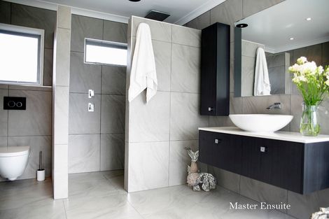 Photo of property in 12 Portofino Point, Karaka, Papakura, 2113