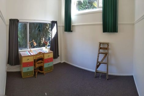 Photo of property in 15 Linda Street, Oakura, 4314