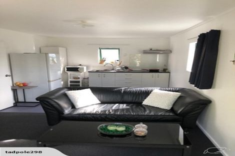 Photo of property in 510a Blockhouse Bay Road, Blockhouse Bay, Auckland, 0600