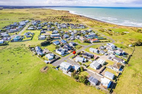 Photo of property in 25 Nukumaru Parade, Waiinu Beach, Whanganui, 4588
