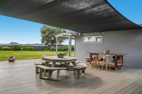 Photo of property in 2 Karaka Road, Kawakawa Bay, Papakura, 2585
