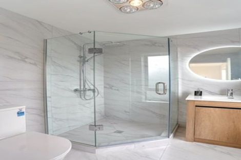 Photo of property in 4b Unsworth Drive, Unsworth Heights, Auckland, 0632