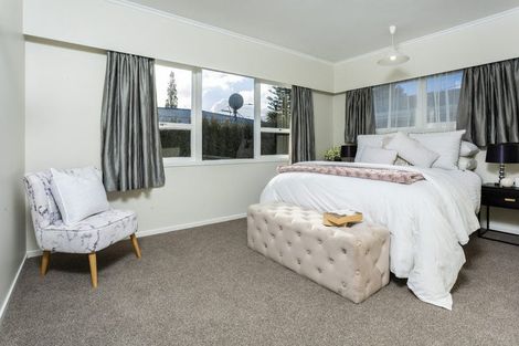 Photo of property in 1/8 Kaipatiki Road, Glenfield, Auckland, 0629