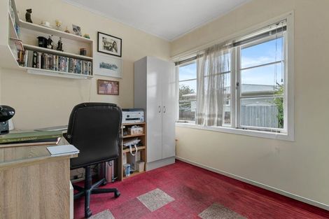 Photo of property in 9 Durham Street, Te Atatu Peninsula, Auckland, 0610
