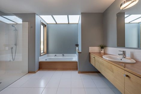 Photo of property in 27 Waimana Place, Wanaka, 9305